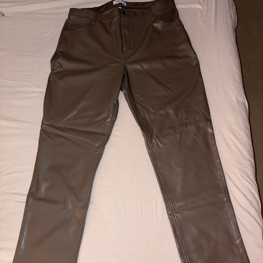 Abercrombie & Fitch 90’s Ultra High Rise Vegan Leather Pant